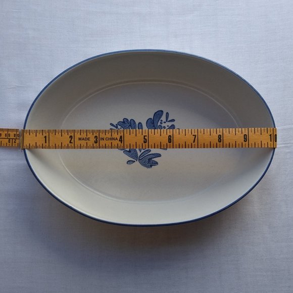 Vintage Pfaltzgraff Yorktowne Oval Serving Bowl - Picture 5 of 6